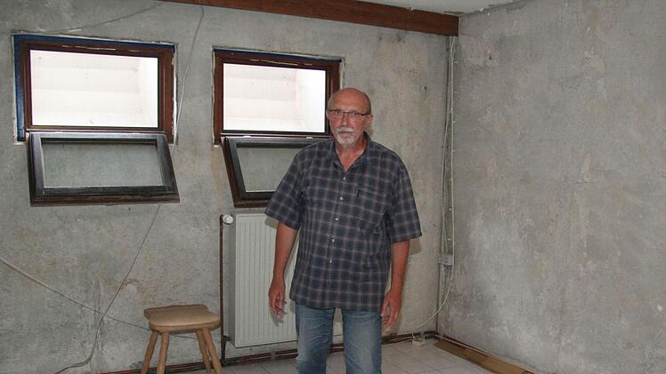 Noch heute sind die Kellerfenster immer offen, damit die Räume austrocknen können. Foto: Sonny Adam