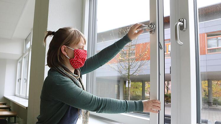 In Klassenzimmern, wie hier an der Georg-Hartmann-Realschule in Forchheim, gehört regelmäßiges Lüften schon zum Alltag. Barbara Herbst