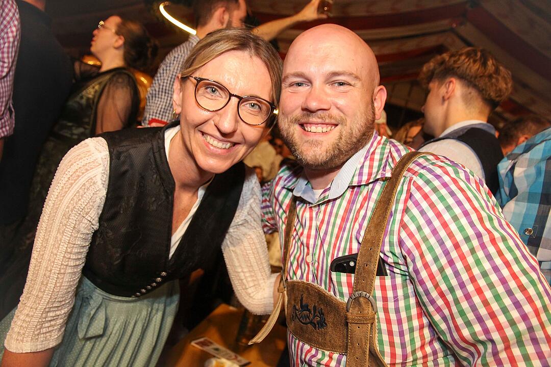 Tanzen, Feiern, Mitsingen &ndash; bayerische Partystimmung bis Mitternacht.