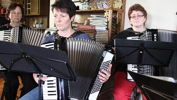 Das Akkordeonorchester umrahmte die Jubiläumsfeier.