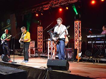 Die "Bodygards" on stage: Hans Beudert (E-Gitarre), Gerhard Schubert (Gesang und Gitarre), Andreas Halboth (Gesang und Bass), Steffen Wüst (Schlagzeug) und Hubert Götz (Keyboard).  Fotos: Björn Hein