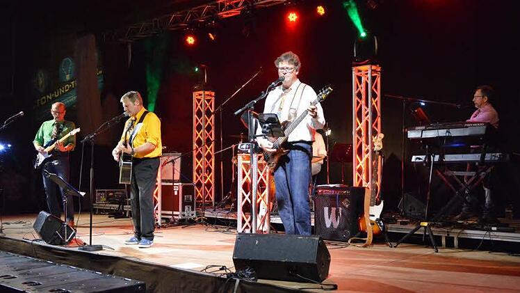 Die "Bodygards" on stage: Hans Beudert (E-Gitarre), Gerhard Schubert (Gesang und Gitarre), Andreas Halboth (Gesang und Bass), Steffen Wüst (Schlagzeug) und Hubert Götz (Keyboard).  Fotos: Björn Hein