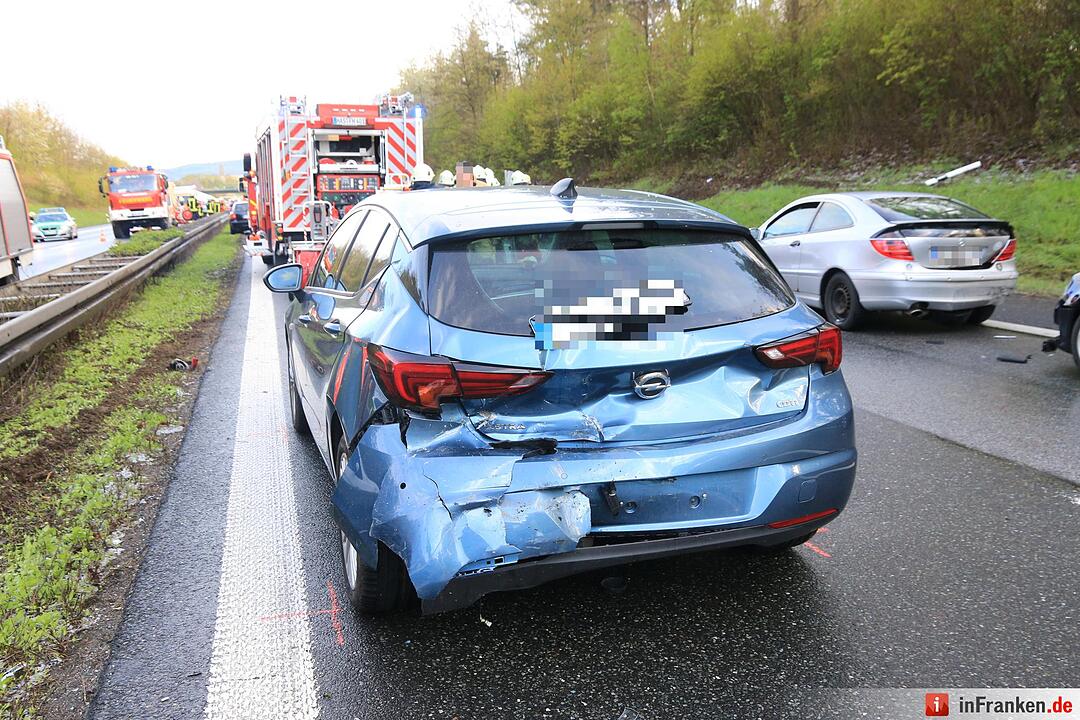 Schneeschauer löst schwere Massenkarambolage auf der A70 aus