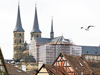 Weithin sichtbar wie die Kirche St. Michael ist auch das Gerüst, das heuer umfangreicher werden dürfte. Foto: Matthias Hoch