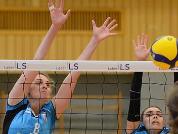 Sie ist die Kapitänin der Hammelburger Bayernliga-Volleyballerinnen: Tabea Lang (links). Foto: ssp