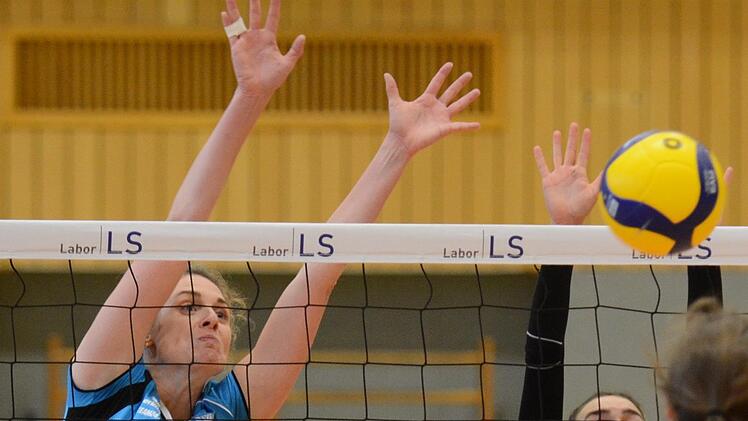 Sie ist die Kapitänin der Hammelburger Bayernliga-Volleyballerinnen: Tabea Lang (links). Foto: ssp