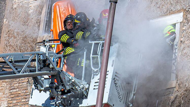 Mittelalterlicher Turm in Rom stürzt ein