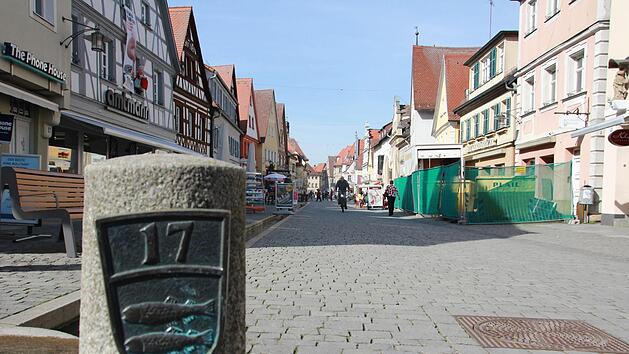 Auch in Forchheim werden ab Dienstag alle Freizeiteinrichtungen geschlossen, ab Mittwoch Öffnungszeiten von Restaurants und Kantinen begrenzt. Forchheimer Gastronomen und Einzelhändler bangen. Fotos: Franziska Rieger
