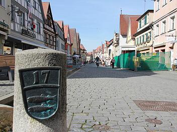 Auch in Forchheim werden ab Dienstag alle Freizeiteinrichtungen geschlossen, ab Mittwoch Öffnungszeiten von Restaurants und Kantinen begrenzt. Forchheimer Gastronomen und Einzelhändler bangen. Fotos: Franziska Rieger