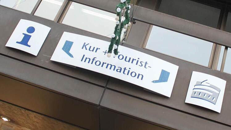 Die Kurverwaltung braucht eine Unterkunft, wenn ihr Domizil heuer abgerissen wird und das künftige Behördenzentrum erst 2016 fertig gestellt ist. Fotos: Thomas Mäuser