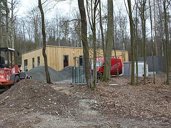 So präsentiert sich das Servicegebäude am Weg zum Baumwipfelpfad. Fotos: Anette Schreiber