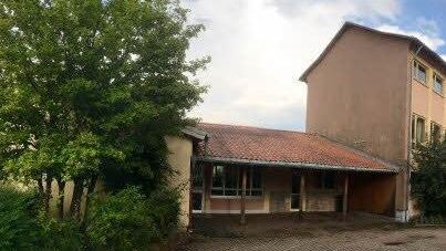 In die Jahre gekommen ist die Grundschule in Wildflecken, die im kommenden Jahr generalsaniert wird. Foto: S. Schmitt-Mathea