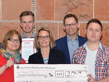 Die gute Tat: 58 mögliche Lebensretter und Geld für die DKMS