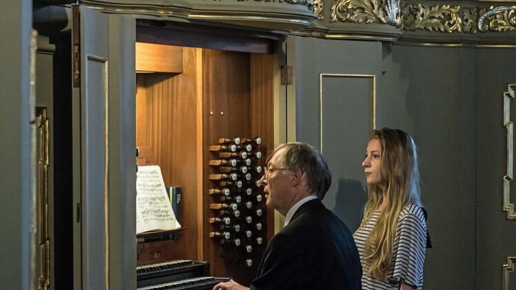 Die Coburger Bachnacht lockte zahlreiche Zuhörer an. Solist an der Schuke-Orgel: Thomas Rothert Foto: Jochen Berger