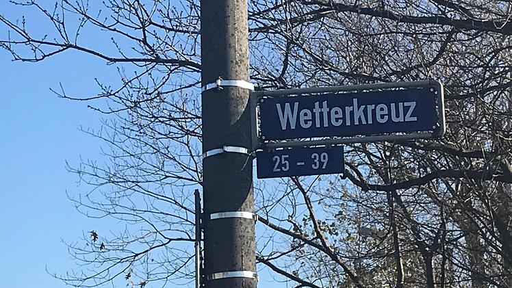 Am Erlanger Wetterkreuz gab es den Angriff des angeklagten Zuhälters in einem dortigen Bordell auf seine "Freundin", den es nun am Gericht zu verhandeln galt.  Foto: Andreas Arnold/dpa