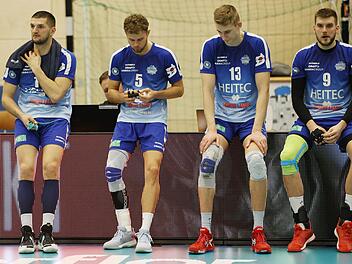 Geld für die Liga oder für die Spieler? Irfan Hamzagic, Jonas Sagstetter, Mathäus Jurkovics und Tomas Halanda (von links) warten noch auf ausstehende Gehälter. Ob sie bezahlt werden, hängt von der Strafe durch die Deutsche Volleyball-Liga ab.  Foto: Daniel Löb