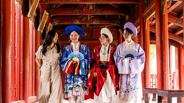 In der Dokumentation begegnet Mai Thi Nguyen-Kim  Einheimischen,die ihre Sicht auf ihr Heimatland schildern.