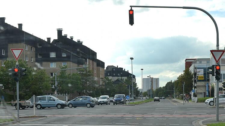 Die Ampel an der Kreuzung Berliner Ring/Starkenfeldstraße ist wieder im Normalbetrieb. Foto: Ronald Rinklef