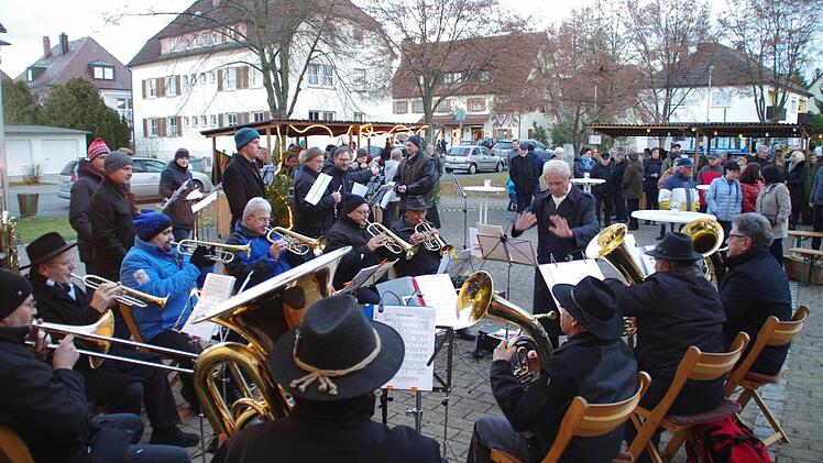 Die Nothelfer-Kapelle überraschte die Besucher mit nicht ganz alltäglichen weihnachtlichen Weisen.Foto: Thomas Hümmer