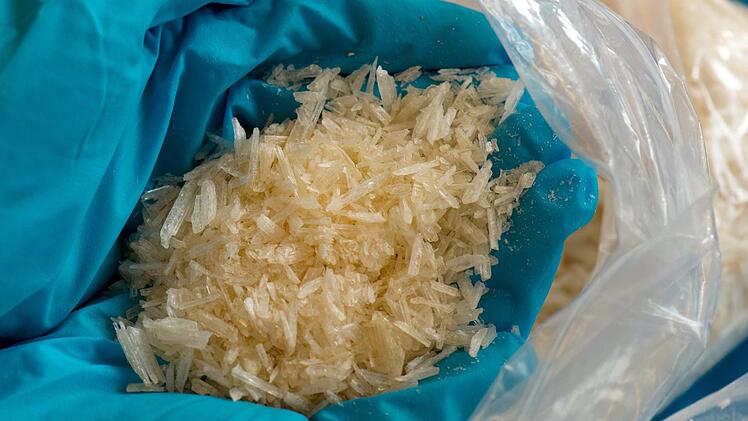 Geld und Crystal - hier ein Symbolfoto - wurden bei dem angeklagten Pärchen gefunden. Foto: Arno Burgi/dpa