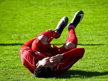 Gewalt bei Fu&szlig;ballspiel in N&uuml;rnberg: Ein 19-J&auml;hriger rastete am Sonntag aus, nachdem er gefoult worden war. Er trat seinem Gegenspieler ins Gesicht. Symbolfoto: shauking/Pixabay.com