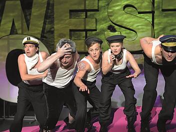 Das E.T.A.-Hoffmann-Theater (hier eine Szene aus "Der Westen") meldete für die vergangene Saison 50 000 Besucher und eine Auslastung von 80 Prozent. Foto: Martin Kaufhold