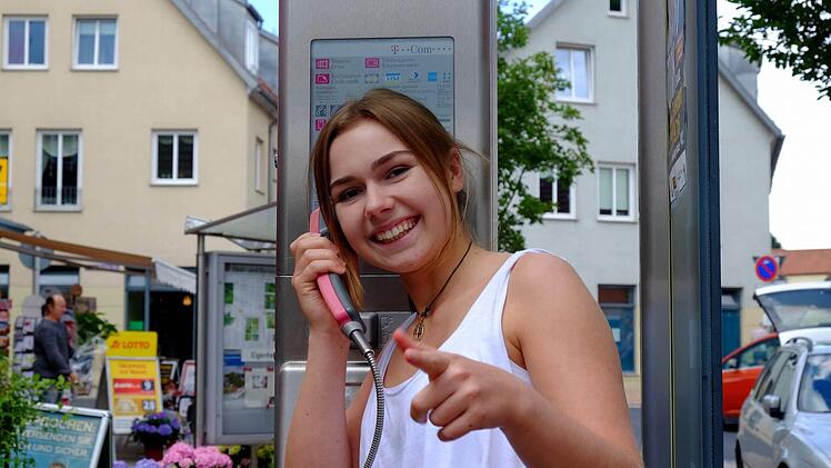Für Wirbel unter den Räten sorgte ein simpler Antrag der Telekom, die ihre öffentliche Telefonstele in der Schweinfurter Straße abbauen will Foto: .Gerd Schaar