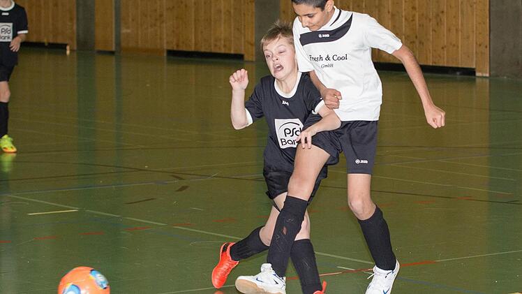 Für den TSV Windheim (weiße Trikots) und den SV Steinwiesen reichte es nicht für die Endrunde.