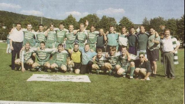 Die Meistermannschaft der Bezirksliga 1999 des SV Friesen.  Foto: SV Friesen