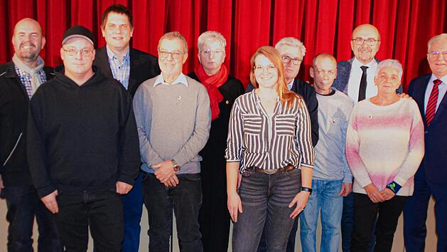 Der TSV Harsdorf ehrte treue Mitglieder. Unser Bild zeigt (von links) Pfarrer Christian Schmidt, Felix Fischer, zweiten Vorsitzendem Thomas Hirschmann, Eberhard Scholz, Sabine Opel, Christina Stein, Gerhard Opel, Norman Smith, Vorsitzenden Manfred...