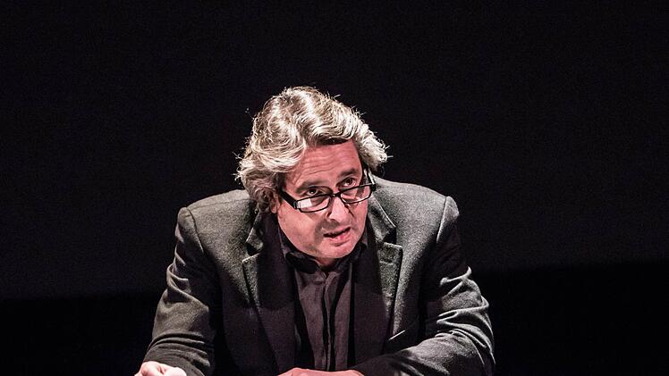 Impressionen vom Coburger Tankred-Dorst-Lesemarathon in der Reithalle: Stephan Mertl.Foto: Jochen Berger