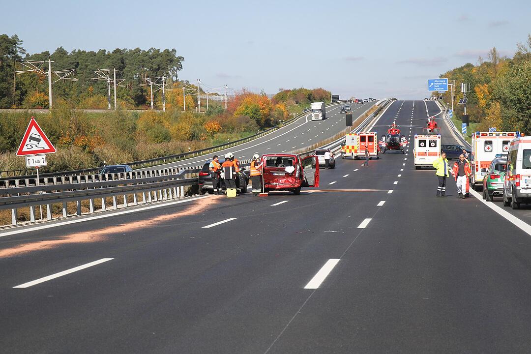 Schlimme Unfallserie auf der A9: Drei Personen schweben in akuter Lebensgefahr