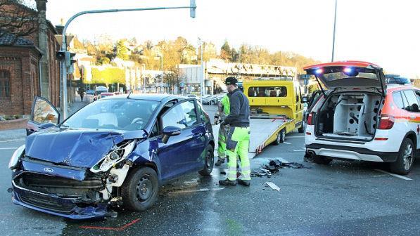 Erheblicher Sachschaden entstand am zweiten Fahrzeug, das am Unfall auf der Angerkreuzung beteiligt war. Fotos: Michael Stelzner