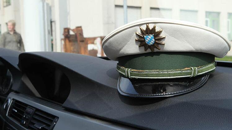 Die Polizei hatte mit einem komplett betrunkenen 19-Jährigen zu tun. Symbolbild: Matthias Hoch