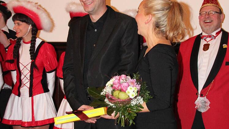 Thomas Hauptmann (Mitte) ist Nachfolger von Steffi Schick (2. v.r.). Darüber freut sich Präsident Uli Böhm (rechts).  Foto: Friedwald Schedel