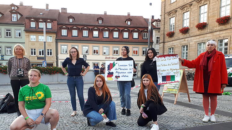 Friedensmahnwache der Grünen für Afghanistan auf dem Maximiliansplatz in Bamberg