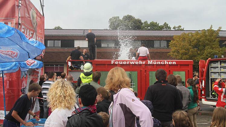 Zum Abschluss gingen einige Helfer baden. Foto: Michael Busch