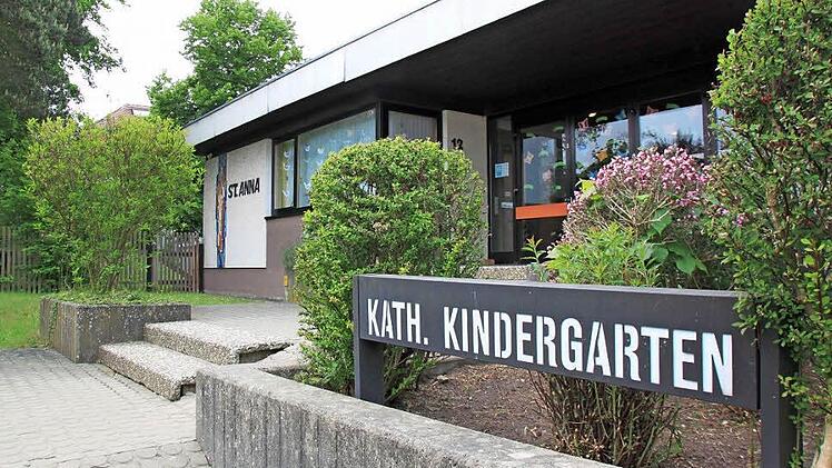 Über 30 Jahre alt ist der Kindergarten St. Anna, dessen Träger die Katholische Kirchenstiftung St. Kilian ist. Nun soll das Gebäude von Grund auf saniert und erweitert werden. Foto: Matthias Einwag