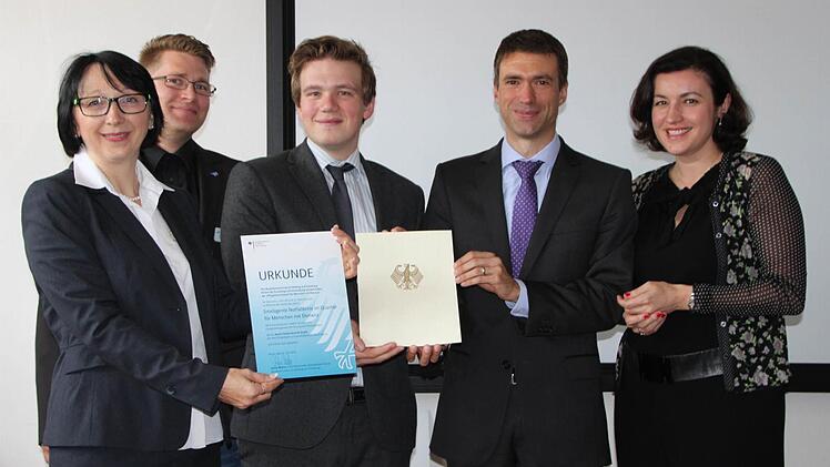 Sie übergaben einen Förderbescheid in Höhe von 150 000 Euro. Foto: Ulrike Müller