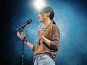 Sylvia Brunner moderiert den Abend.