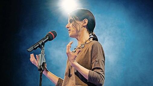 Sylvia Brunner moderiert den Abend.