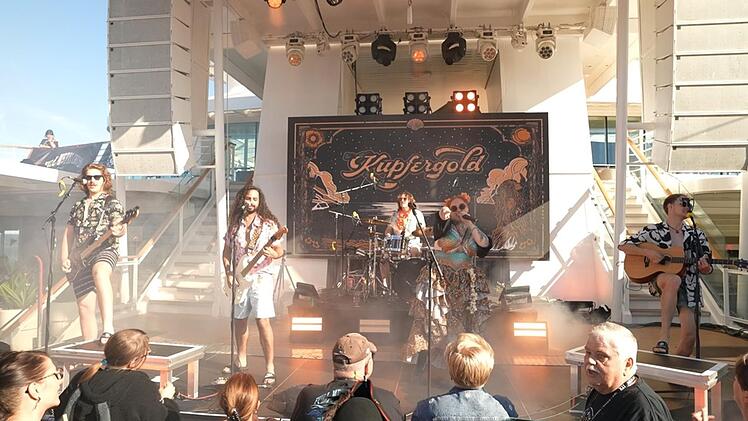 Auch f&uuml;r Kdie Band upfergold ist die Location an Bord einmalig.
