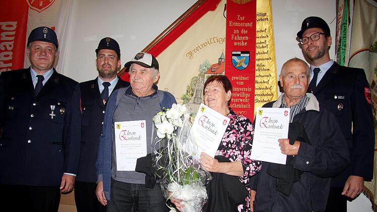 Die neuen Ehrenmitglieder der FFW Burgstall