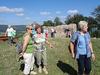 Die Oberthulbaer Senioren besuchten die Osterburg. Fotos: Straub