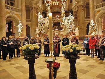 Sie gestalteten die "Oase des Trostes" (von links): Schwester Alexia, Pater Heribert, die evangelische Pfarrerin Sabine Schmid-Hagen und Pater Bernhard.  Foto: Andreas Welz