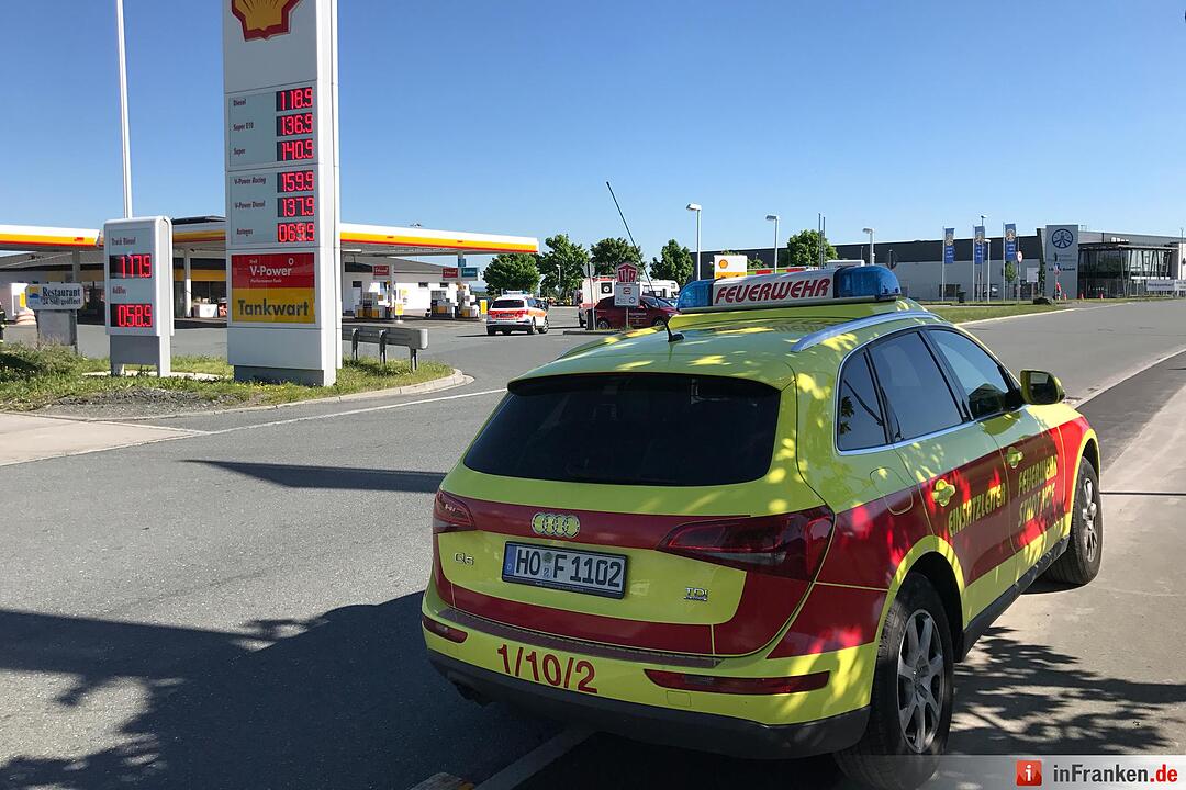 Explosionsgefahr im Kreis Hof: Aufgeheizter Gefahrguttransporter droht zu explodieren