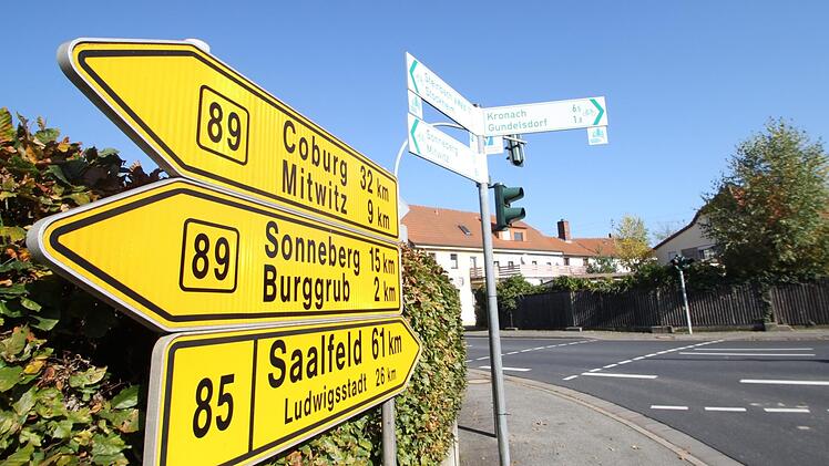 Der Wechsel von B 85 auf B 89 und umgekehrt soll zukünftig zu weniger Rückstaus sorgen als bisher. Foto: Marian Hamacher