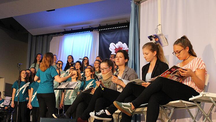 Was die Darsteller im Musical "Herzschlag" in der Ebrachtalhalle Wachenroth auf die Bühne brachte, hat das Publikum überzeugt.  Evi Seeger