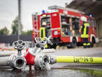 In einer Kugellagerfabrik im unterfränkischen Schweinfurt ist am Dienstag ein Feuer ausgebrochen. Fünf Menschen kamen vorsorglich in Krankenhäuser. Symbolfoto: Jennewein Photo/Adobe Stock
