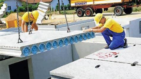 Massive multifunktionale Systemfertigdecken, die dennoch leichter sind als übliche Ortbetondecken oder Filigrandecken, liegen im Trend. Fotos: dennert-baustoffe.de